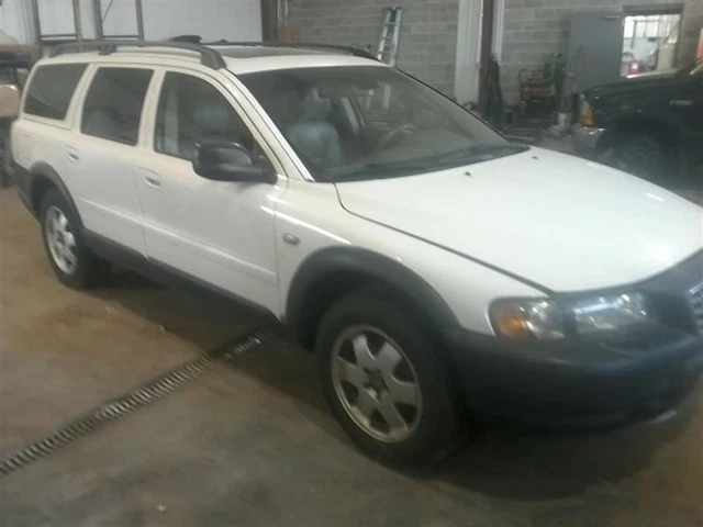 Fuse Box Engine Fits 04 VOLVO 60 SERIES 541092