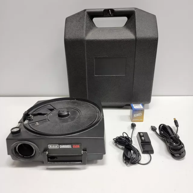 UNTESTED Kodak Carousel 650H Slide Projector W/ Remote &  Sirtage Carrying Case