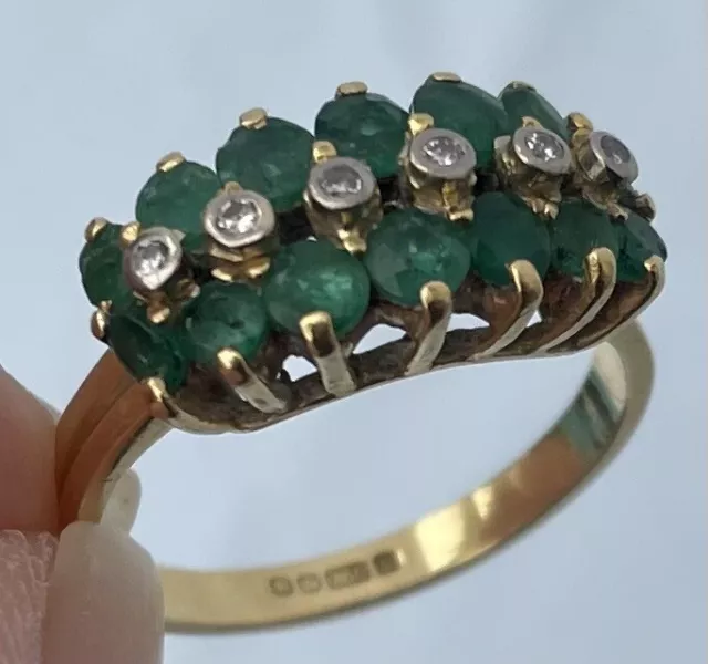 Superb 18ct Gold Ring Mounted With Emeralds And Diamonds