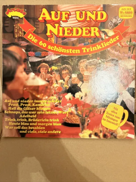 Schallplatte LP / AUF UND NIEDER ( DIE 60 SCHÖNSTEN TRINKLIEDER ) Vinyl