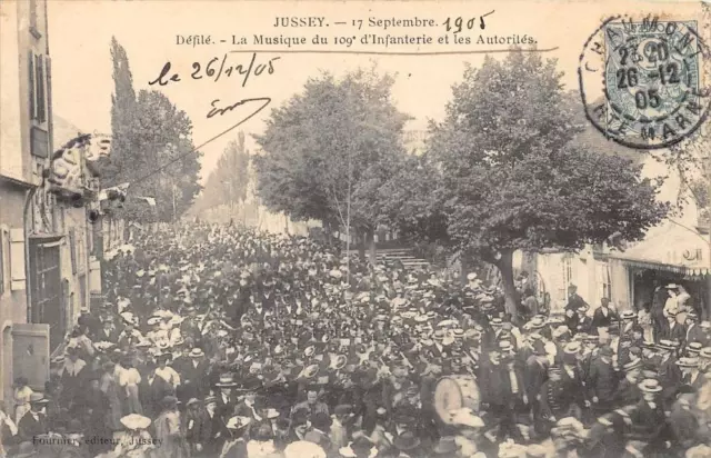 CPA 70 JUSSEY 17 SEPTEMBRE 1905 DEFILE LA MUSIQUE DU 109e D'INFANTERIE ET LES AU