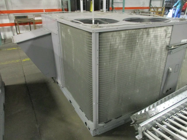 Carrier Rooftop Unit 50TC-D09A2A6A0A0A0 8.5-Ton 3Ph 460V MFD: 2012 Used 3