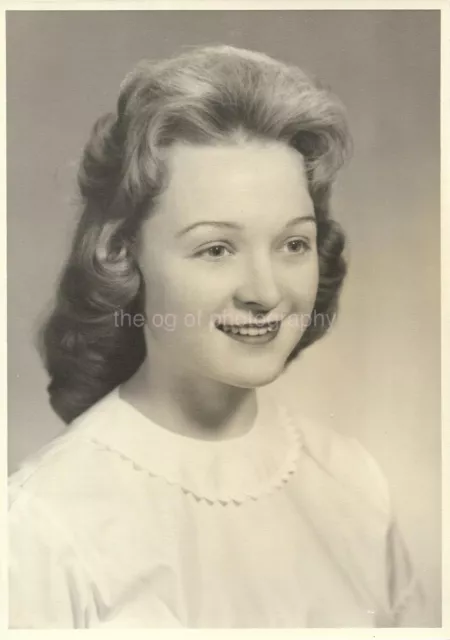 5 x 7 FOUND PHOTO b and w YOUNG MID CENTURY WOMAN  Original PORTRAIT 24 52 E