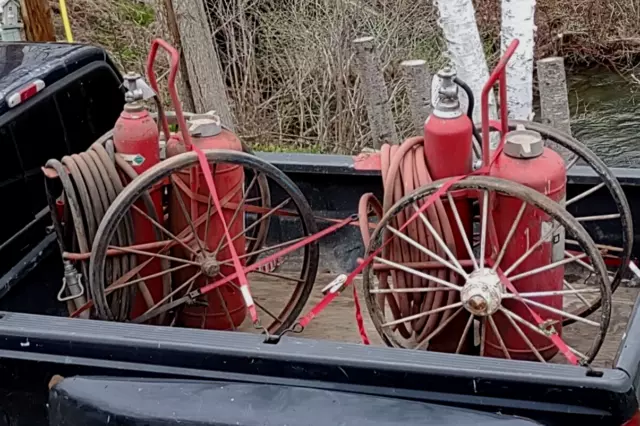 Large Ansul Fire extinguisher on wheels (2)