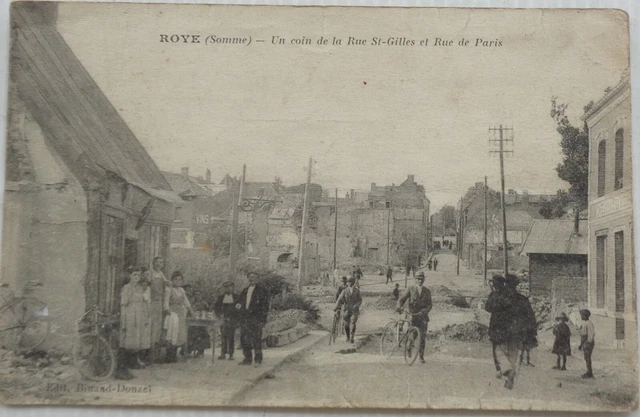 ROYE 80 cpa un coin de la rue St Gilles et rue de Paris Bon Etat