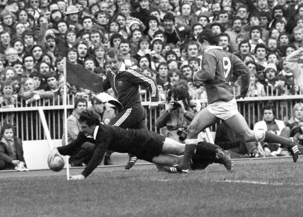 Graham Mourie, the all Blacks' captain, dives over the line, ev- 1980 Old Photo