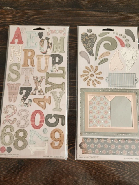 LOTE DE 2 Etiquetas de Cartas Fiskars Chipboard Acents Libro de recortes Retirado NUEVO #23