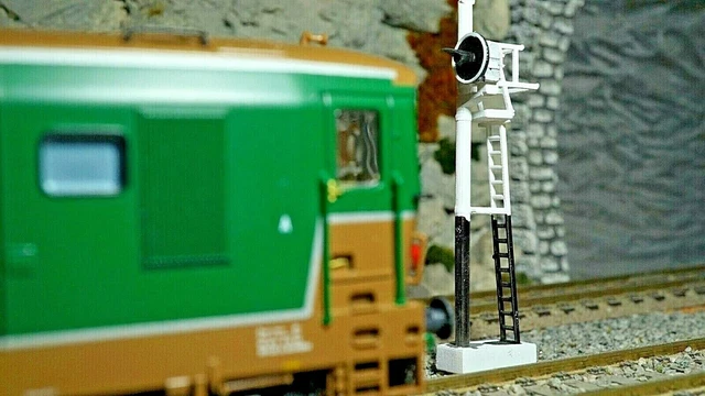 Lineamodel LM3007-TM Segnale FS di 1° categoria con vela quadrata e triangolo, luci rosso/verde