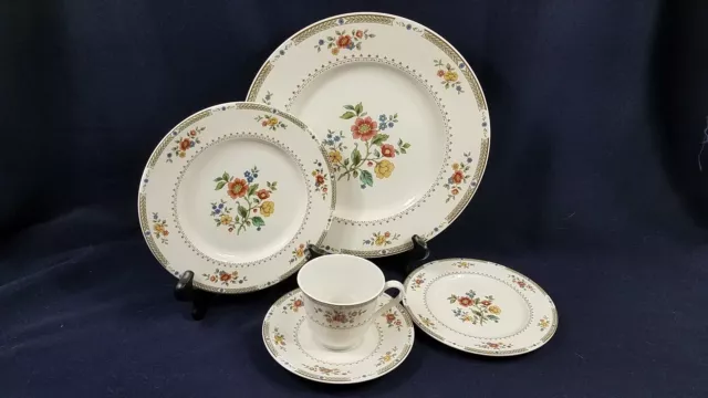 5 Pc Royal Doulton Kingswood Place Setting Dinner, Salad, B/B Cup, Saucer MINT