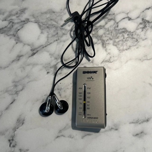 SONY WALKMAN SRF-S84 Mega Bass FM/AM Pocket Radio with original