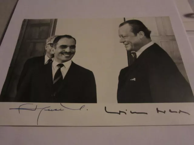 Handsignierte Autogrammkarte von Willy Brandt und König Hussein I. von Jordanien