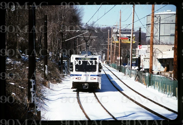 BALTIMORE MTA. LRV TROLLEY #5042. Baltimore (MD). Original Slide 2003.