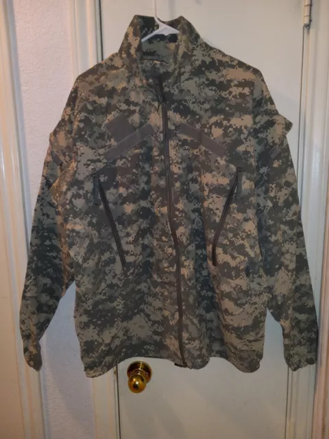 Preowned Medium Regular USGI Gen III Level 4 ECWCS ACU Digital Camo Wind Jacket
