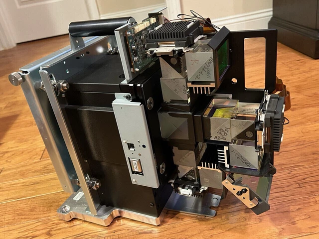 ✅ Sony 4K Cinema Theater Projector Lens Prism Block SRX-R110, SRX-S110, SRX-T110
