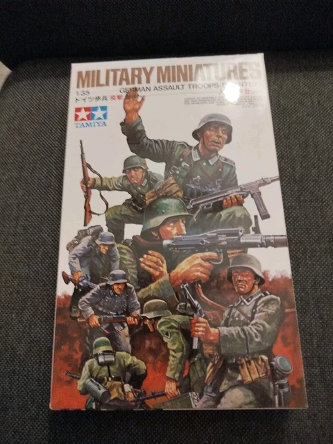Tamiya 35256 1/35 Scale Model Kit WWII Winter German Army Assault Infantry Set e