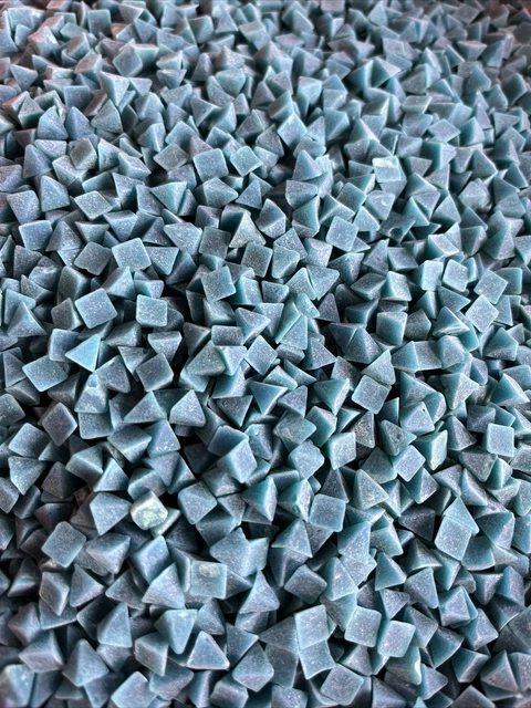 10 LB RESIN MEDIA RUST CUTTING ABRASIVE Green Blue 1/4" PYRAMID Vibratory