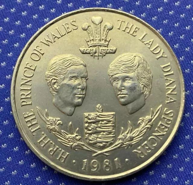 1981 Guernsey 25 Pence UNC ( 114K Minted ) Royal Wedding   #ZM186