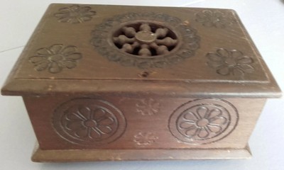 Ancien coffret en bois sculpté style Breton 12.8 x 10 x 6 cm 