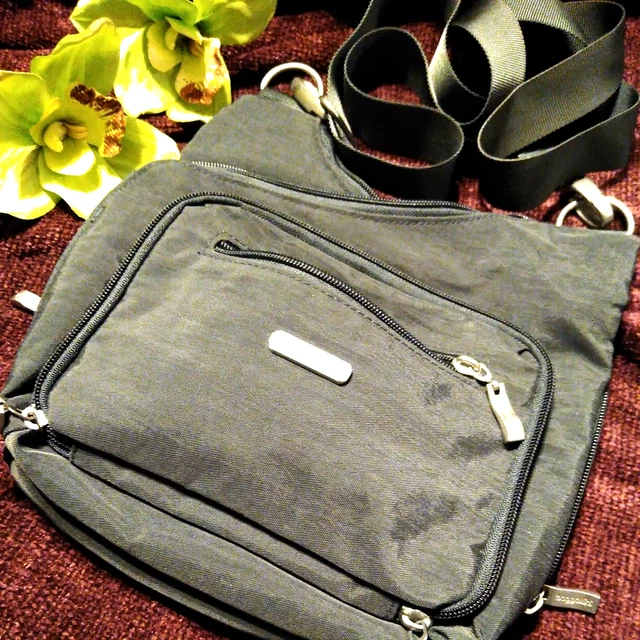 BAGGALINI Criss Cross Nylon Travel Bag Purse GRAY Crossbody Pink Interior EUC!