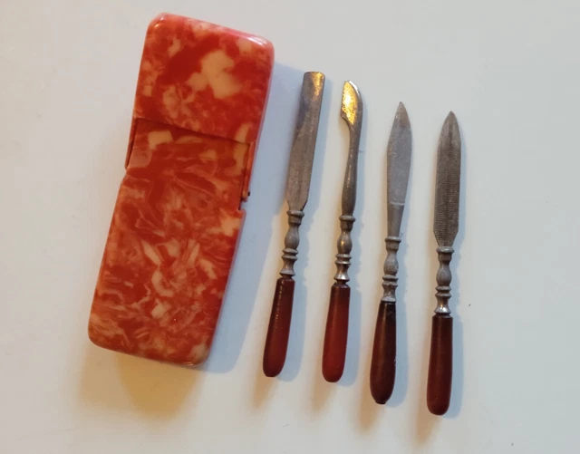 Ancien Petit set de poche à Manucure complet en Bakélite