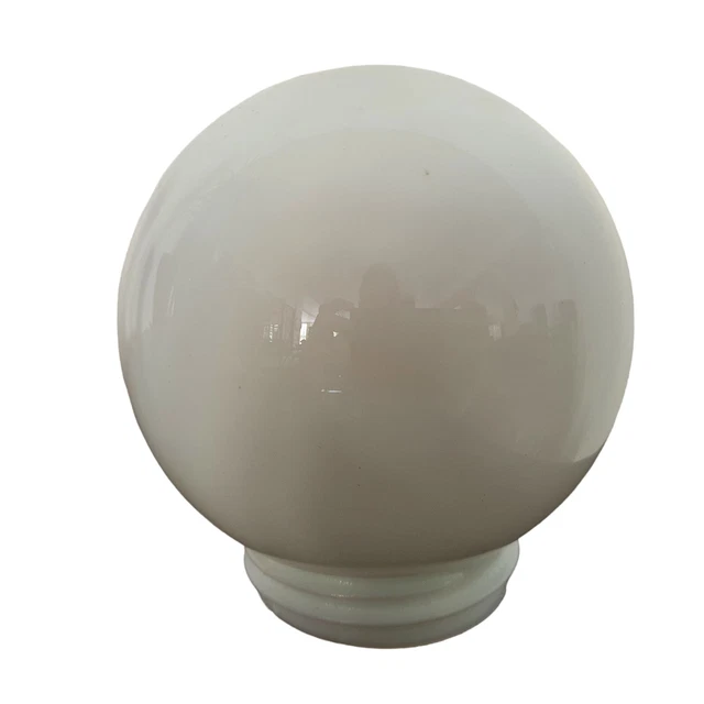 Suspension boule ancienne en opaline et laiton - Alfama Chic