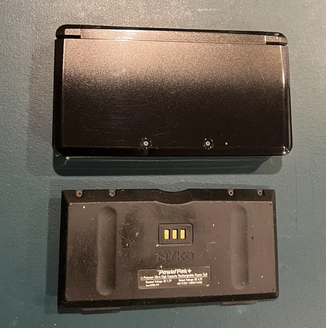Nintendo 3DS Black System w/Charger & Nyko powerpak+