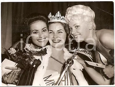1958 LONDON MISS World Winner Penelope COEN with Claudine AUGER Vinnie ...