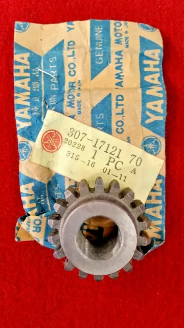 Yamaha AS1/ AS3/TA125 2nd Pinion Gear 18T. Gen.Yam. New (b70H) 307-17121-70