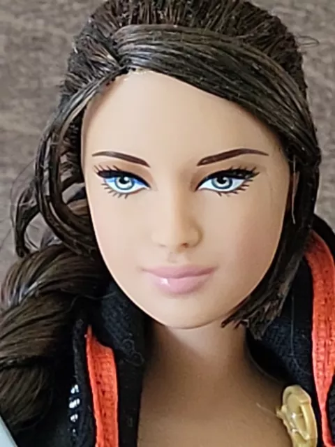 Riachuelo  Boneca Barbie Colecionável - Jogos Vorazes - Mockingjay Pt. 2 -  Katniss Everdeen - Mattel