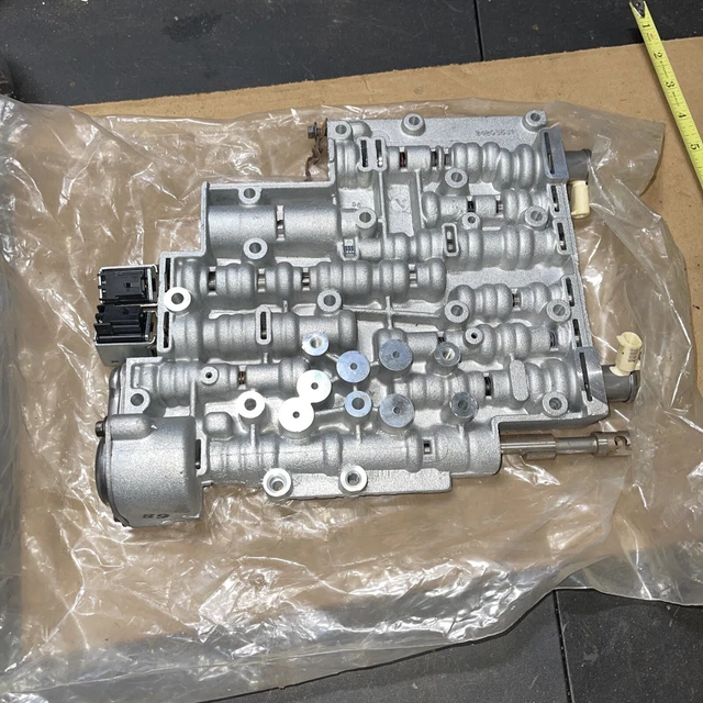 NOS OEM GM 24203537 4L60E Valve Body with springs / valves/ solenoids pictured