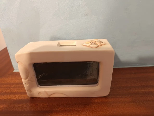 Orologio Con Sveglia E Temperatura THUN - Orologio Digitale Con Farfalle E Fiori - Linea Elegance - Accessori E Decorazioni Casa - Ceramica, Meccanismo Digitale - 16x5,5x11,6 Cm H Dispenser Sapone - 5