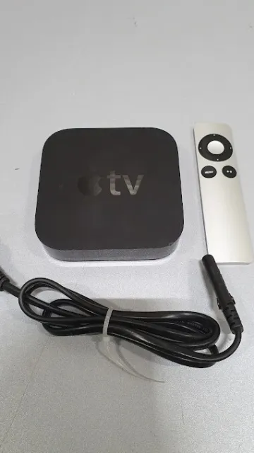 Apple TV 3rd Gen A1469 HD Media Streamer With Original Remote Control Used