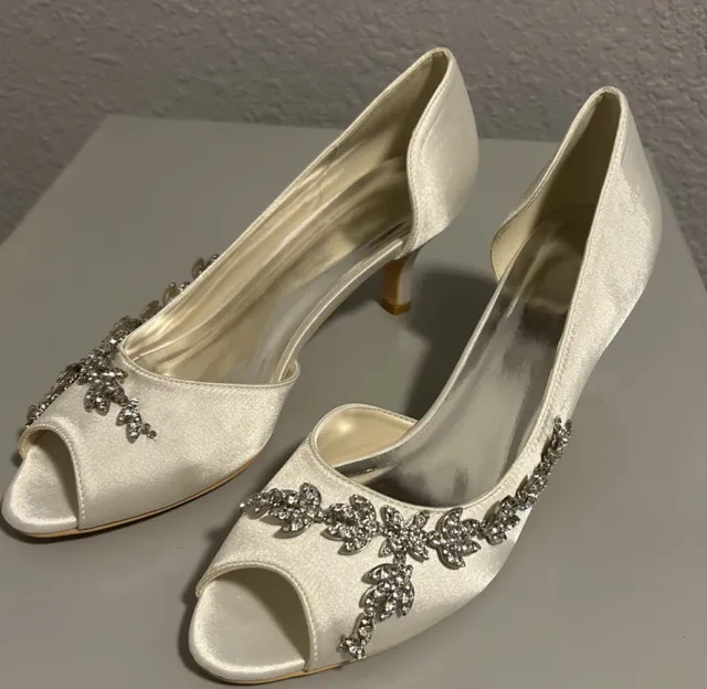 Women’s Elegant Park White Satin Jeweled Bridal Wedding Low Heel Shoes - 6.5