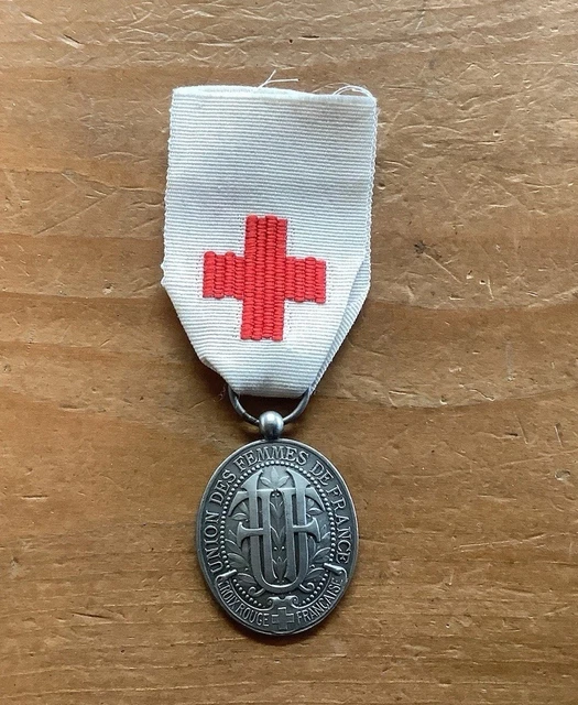 Médaille Militaire Ancienne - Union Des Femmes De France - Collection Décoration Française
