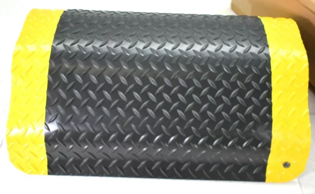UltraSoft Diamond Plate Beveled Anti Fatigue Mat Black Yellow Border 2' x 3'