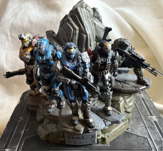 2010 HALO REACH Legendary Edition Statue And Accessories