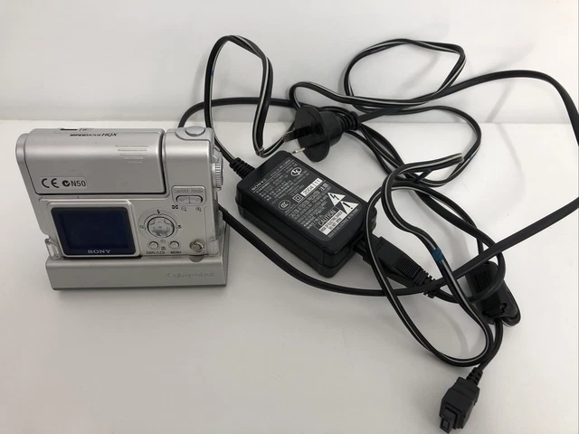 Sony Cybershot DSC F77 4MP Digital Camera With Cradle & Charger & Memory Card