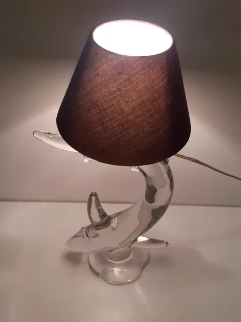 Murano, Daum, Baccarat...?, Grand pied de lampe "Requin" en cristal - H. 34 cm 3