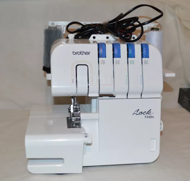 Brother SE625 Embroidering/Sewing Machine w/ accessories and attachments