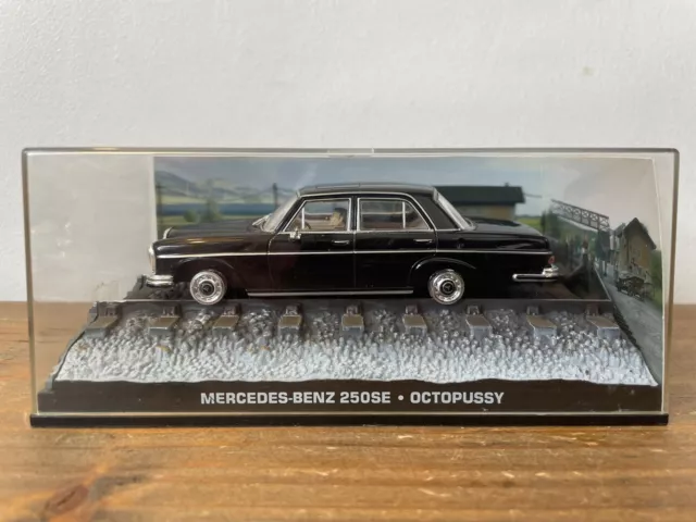 MERCEDES-BENZ 250SE #23 007 James Bond Collection OCTOPUSSY DieCast Model Car