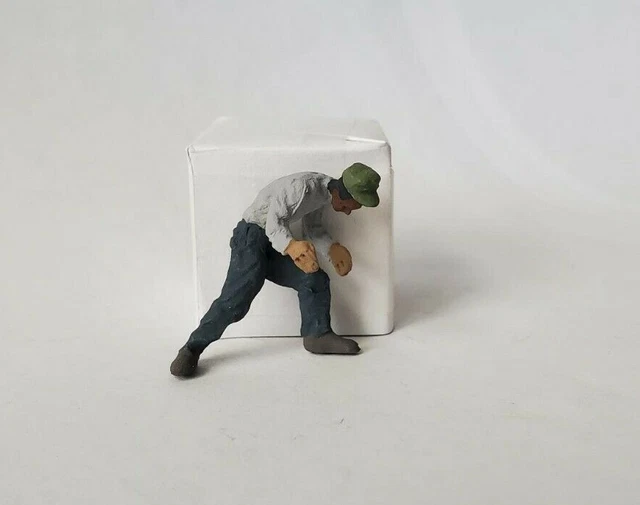 Arttista #1289 - Worker Bending Over  - O Scale Figure - Model Trains - NEW