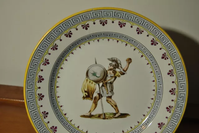 Assiette ancienne faience Choisy le Roi 19 siècle XIX soldat antiquité grecque 3