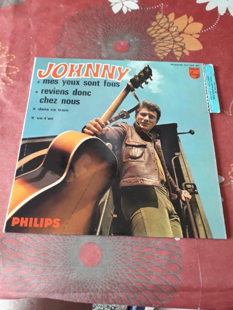45 T Johnny Hallyday  Mes Yeux sont Fous + 3. Très Bon État.