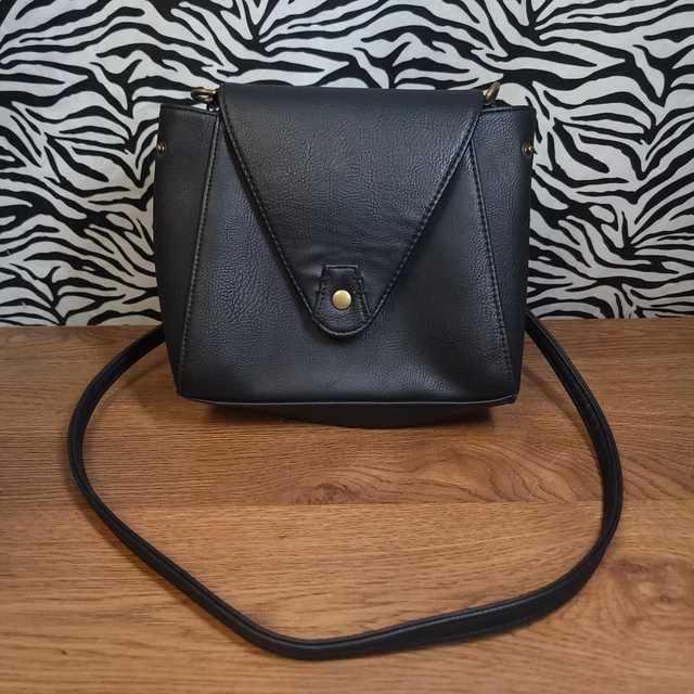 AUC - 1203 - Black Universal Threads Purse - GWOSLOO.69