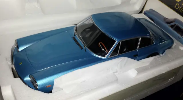 KK-Scale 1:18 Ferrari 330 GT 2+2 Bouwjaar 1964 licht blauw metallic nieuw