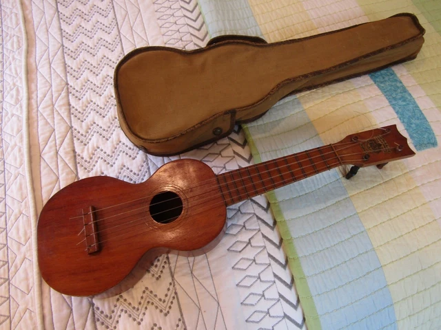 Orig. 1915 Kumalae Gold Award P.p.i.e. Koa Wood Soprano & Rare Case Orig. 1915 Kumalae Gold Award P.p.i.e. Koa Wood Soprano & Rare Case