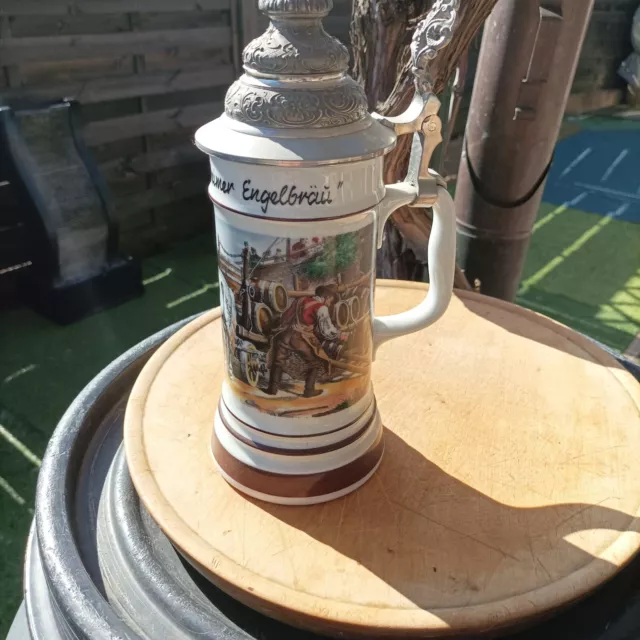 Bierkrug mit Zinndeckel aus Keramik