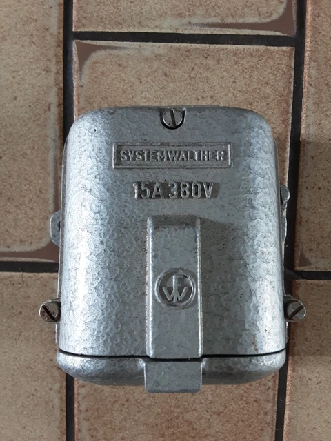 Prise electrique vintage métal 380 / 15 ampère