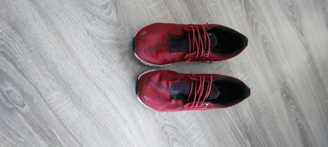 On cloud Damen Gr.37,5 Rot