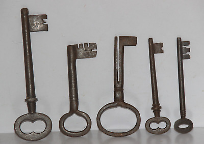 Set Of 5 Cast Iron Handcrafted Wall Décor Vintage Keys Collectible 9442